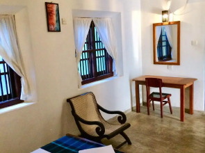 Curry Bowl Restaurant & Turtles Rest