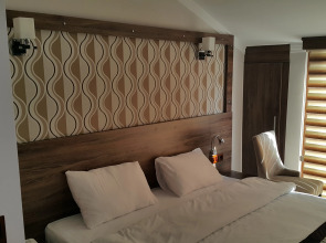 Dolphin Apart & Hotel