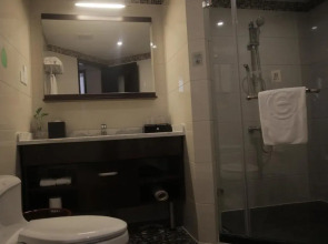 Shanghai Gongkang Meilun Hotel