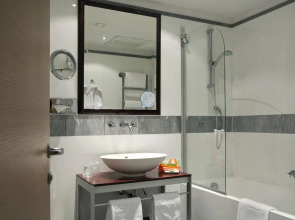 Отель NH Milano 2