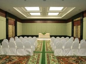 Курортный отель Grand Pacific Sovereign Resort & Spa