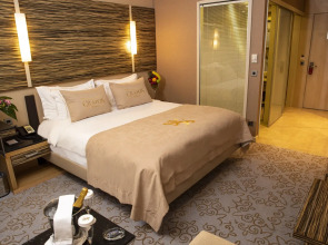 Cratos Premium Hotel & Casino