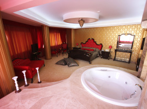 Grand Corner Hotel - Boutique Class