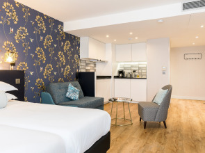 CADET Residence by Collection VESPER