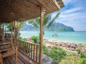 Phi Phi Cozy Seafront Resort
