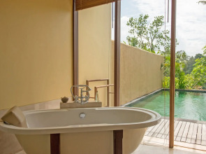 Курорт Komaneka at Tanggayuda