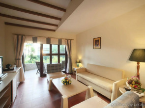 Sandy Beach Non Nuoc Resort