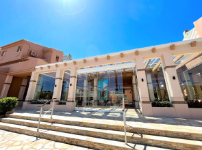 Отель Los Amigos Beach Club