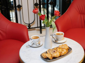 Отель The Dilly