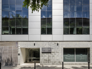 Отель Ikonik Lex