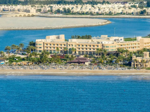 Курортный отель Sofitel Al Hamra Beach Resort