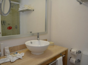 Отель Adhara Express