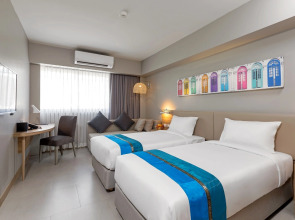 Отель Journeyhub Phuket Patong