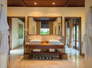 Курорт Komaneka at Tanggayuda