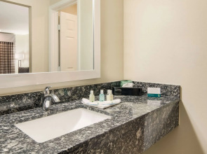 Quality Inn & Suites Dallas - Cityplace