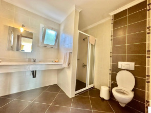 Ece Hotel Sovalye Island