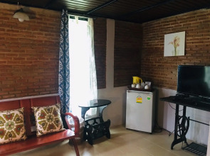 Kaengkrachan Boathouse Paradise Resort