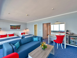 INTERNATIONAL Hotel Casino & Tower Suites