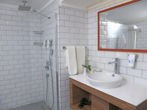 Design Plus Seya Beach Hotel