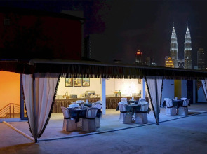 Hotel O Crossroads Hotel