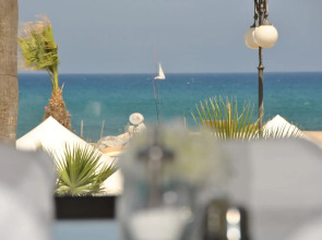 Les Palmiers Beach Hotel