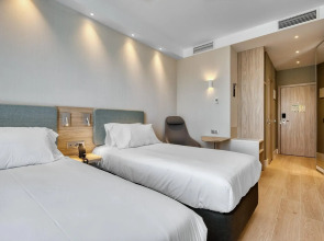 Holiday Inn Express Madrid Airport by IHG