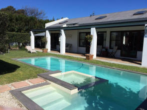 Sixteen Guest House on Main