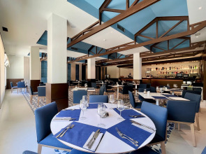 Отель Los Amigos Beach Club