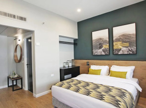 The White House Hotel at Dizengoff Square