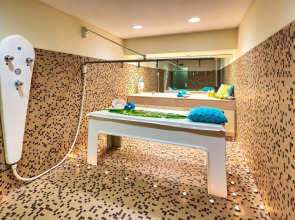 Four Views Monumental Lido