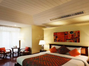 Baan Bayan Beachfront Hotel