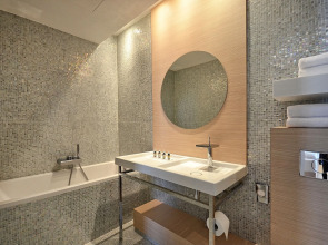 Sound Garden Hotel Airport