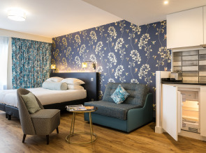 CADET Residence by Collection VESPER