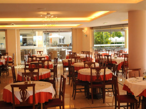 Отель Chrispy Waterpark Resort