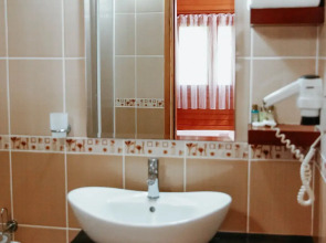 Canada Hotel & Bungalows