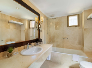 H10 Corregidor Boutique Hotel