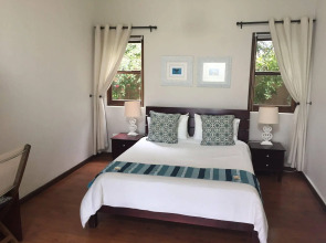 Sixteen Guest House on Main