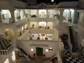 Jagat Niwas Palace