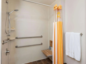 La Quinta Inn & Suites by Wyndham New York City Central Park