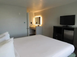 Capri Suites Anaheim