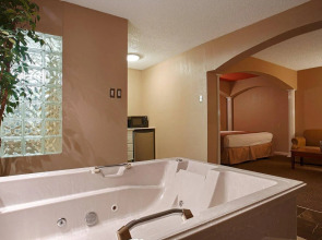 Quality Inn & Suites Dallas - Cityplace