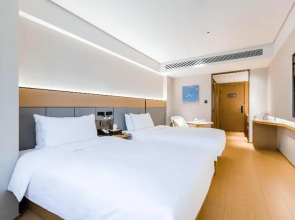 Ji Hotel (Shanghai Lujiabang Road Metro Station)