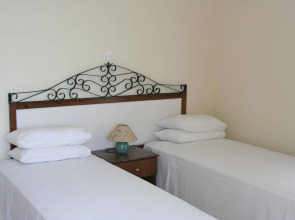 Mackenzie Beach Hotel & Apartments