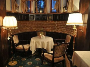 Отель Lion’s Castle