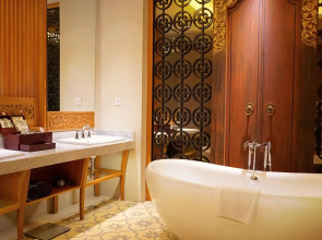 Swarga Suites Bali Berawa, Marclan Collection