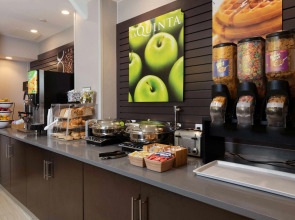 La Quinta Inn & Suites by Wyndham New York City Central Park