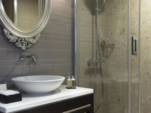 La Clef Louvre Paris by The Crest Collection