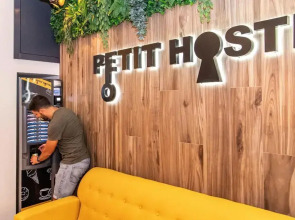 Petit Hostel La Latina - Adults Only