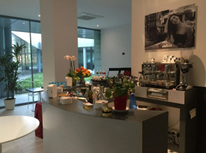 Blue Shades Aparthotel