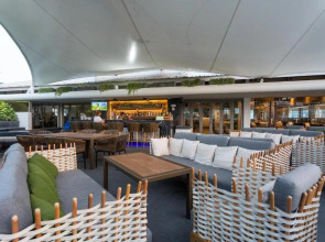 Отель Journeyhub Phuket Patong